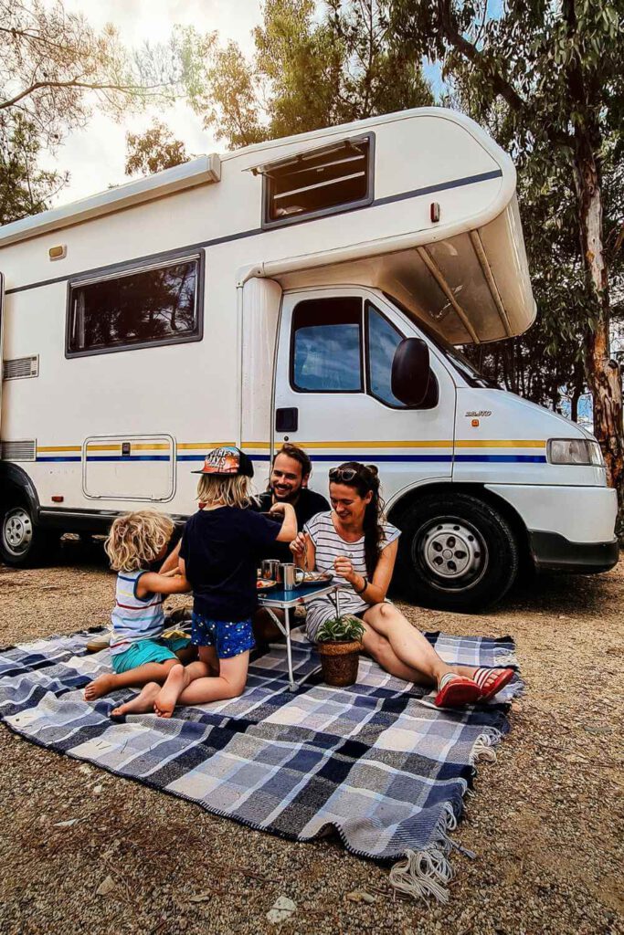 wohnmobil kindersicher machen für den campingurlaub
